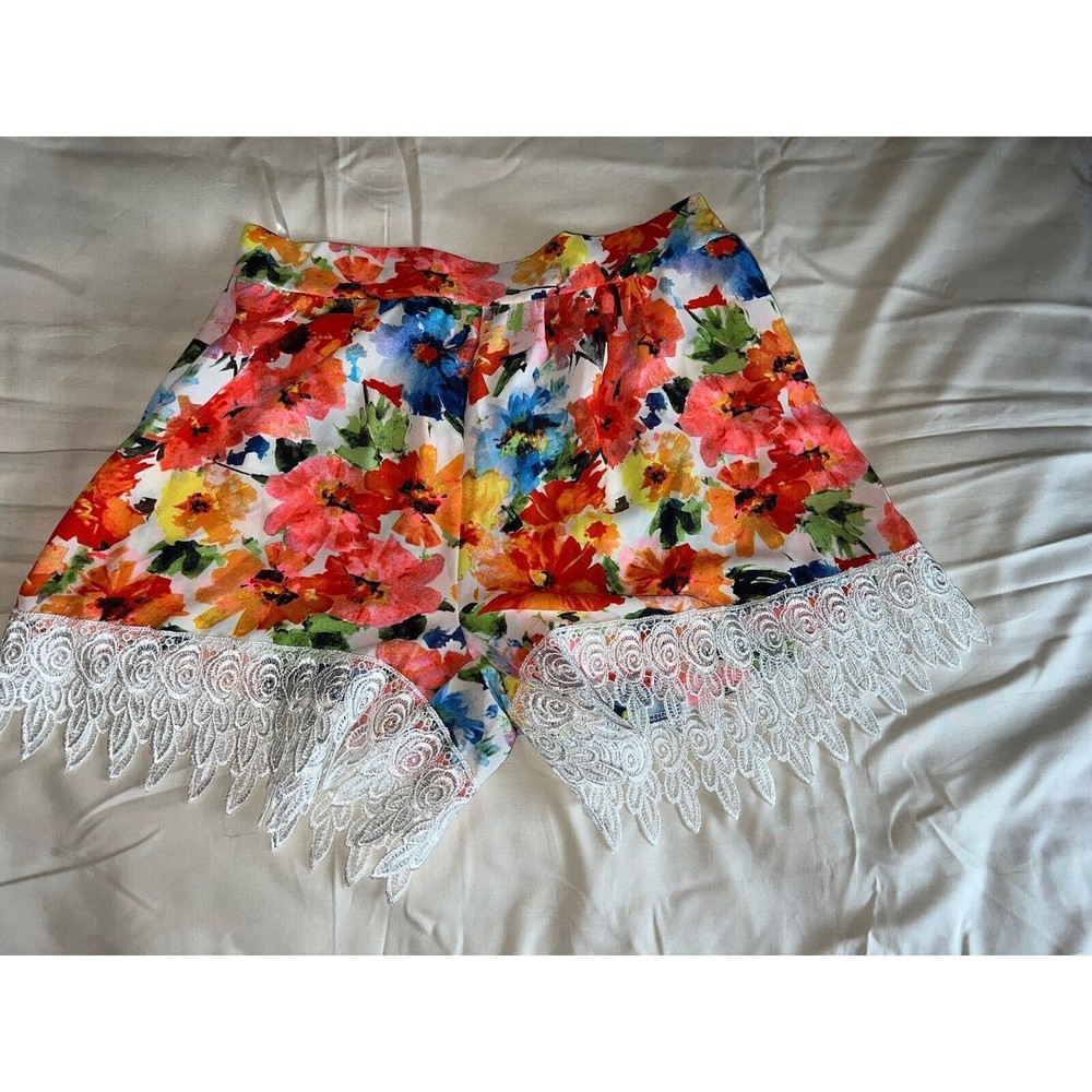 Floral Lace Shorts By Miin Size Small - Picture 7 of 8